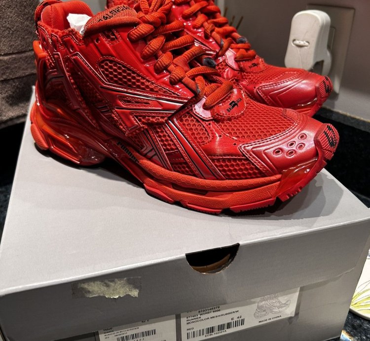 NEW Balenciaga Runner Red Red Size 42 (9US)