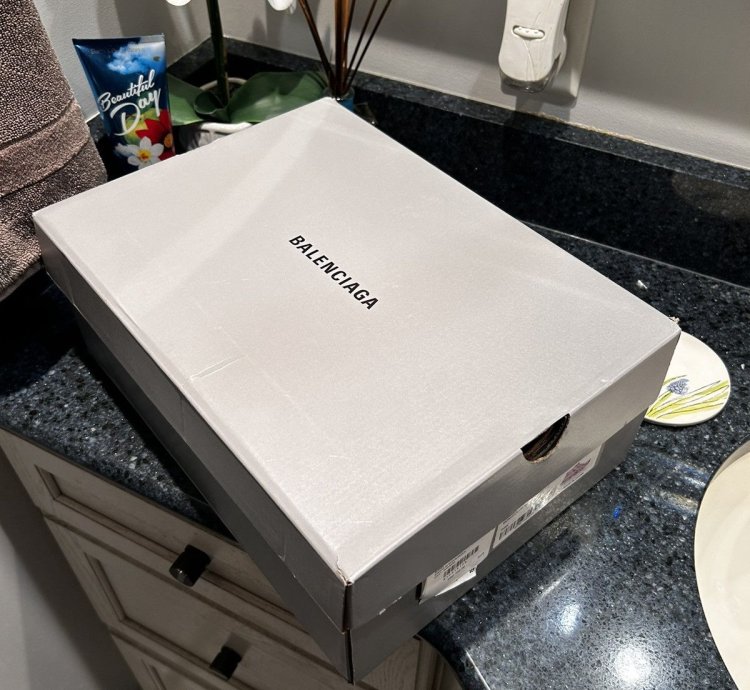 NEW Balenciaga Runner Red Red Size 42 (9US)