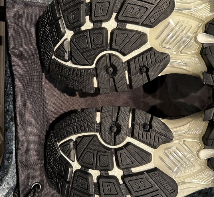 NEW Balenciaga Runner Track Tan White Size 42 (9US)