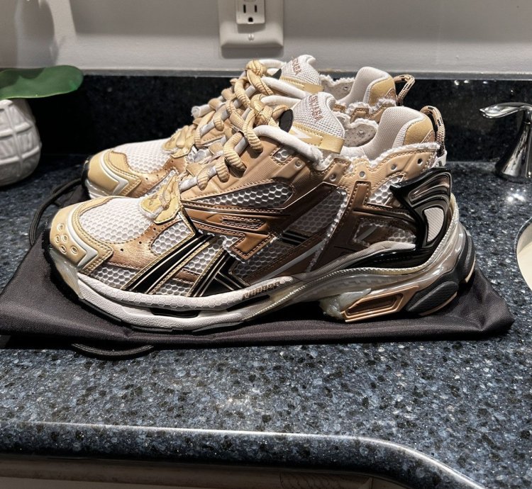 NEW Balenciaga Runner Track Tan White Size 42 (9US)