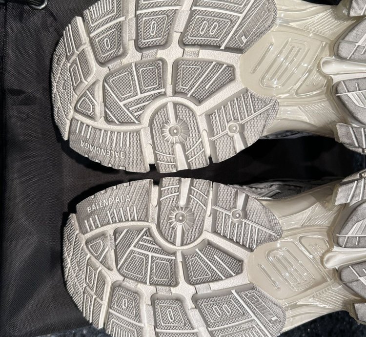 NEW Balenciaga Runner Track White Size 41 (8US)