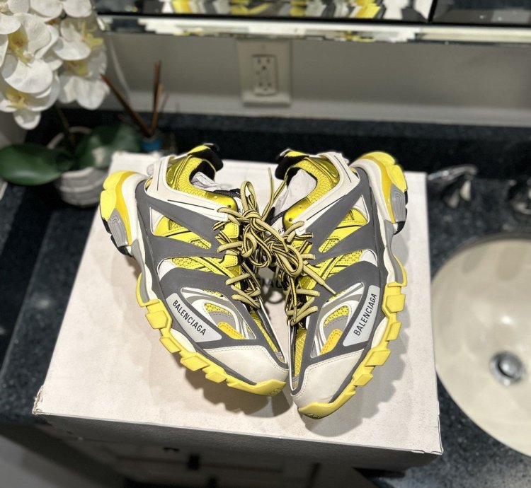 NEW Balenciaga Track Yellow Grey Size 42 (9US) WITH BOX