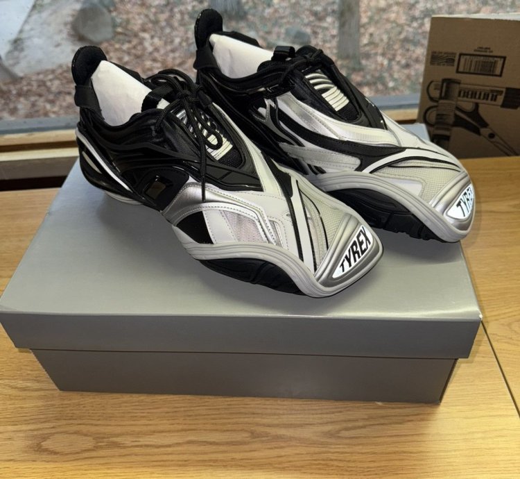 NEW BALENCIAGA TYREX NEVER WORN