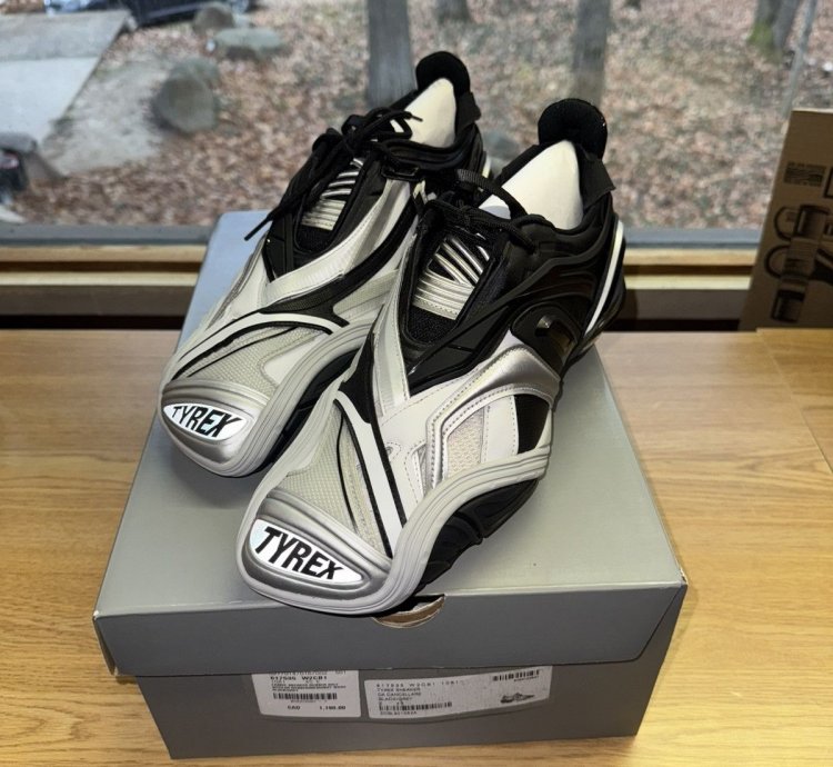 NEW BALENCIAGA TYREX NEVER WORN