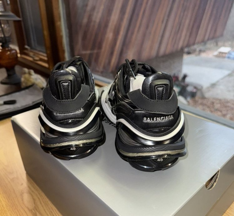 NEW BALENCIAGA TYREX NEVER WORN