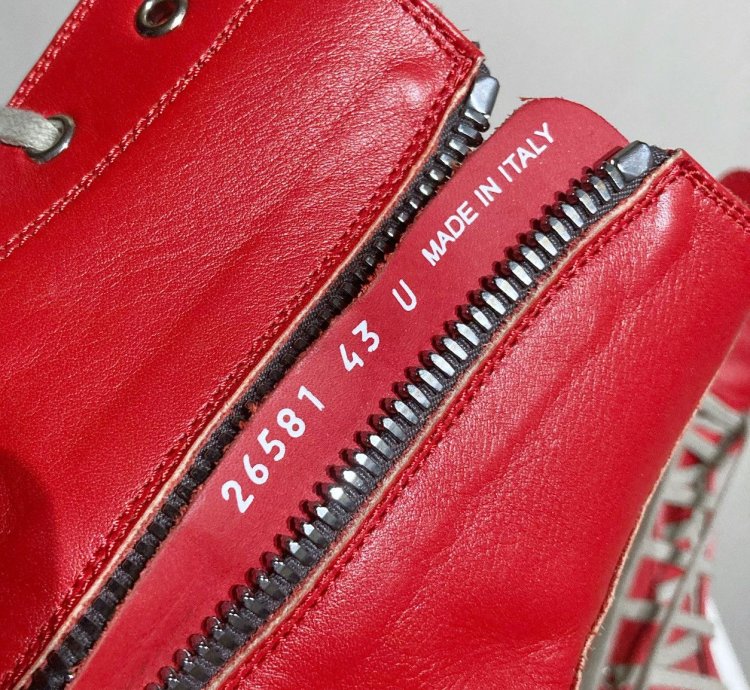 NEW CHILI RED MILK RAMONES LEATHER 43 10US