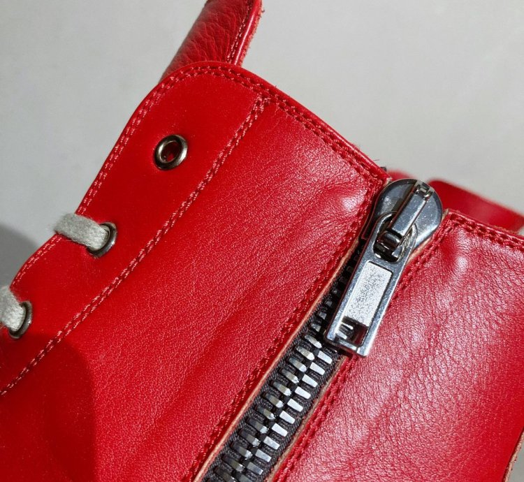 NEW CHILI RED MILK RAMONES LEATHER 43 10US