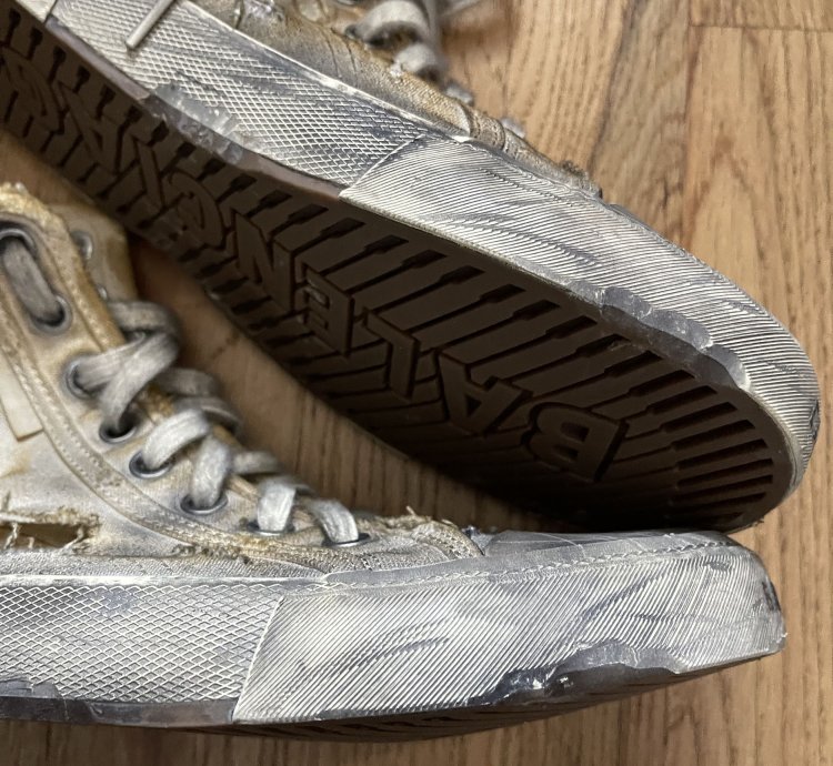 New Destroyed Paris Sneakers (41) Fits 41-42 US 8-9