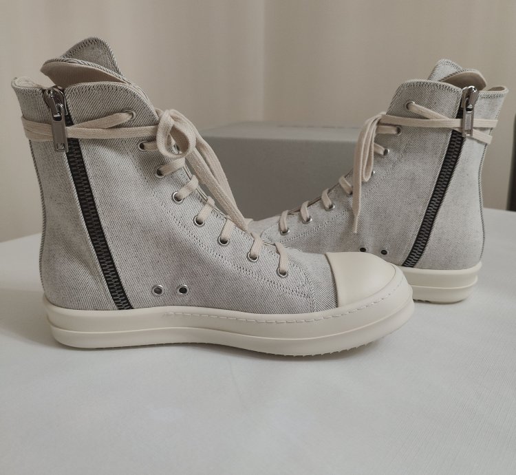 New Drkshdw Ramones Grey denim size 8us