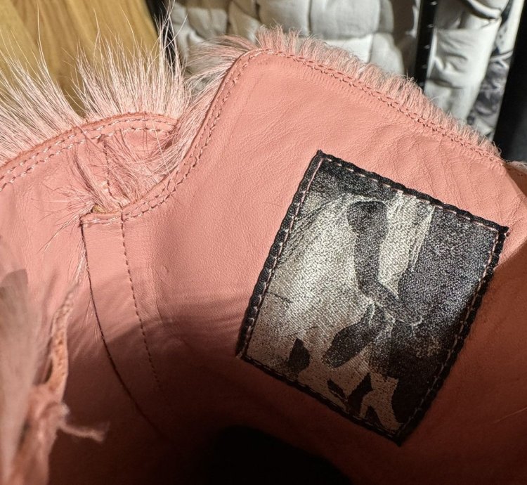 NEW MAINLINE DIRTY PINK MILK RAMONES PONY HAIR FUR SHOES