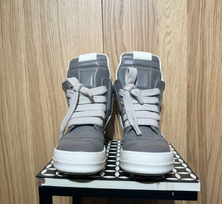 NEW MAINLINE DUST MILK GEOBASKET JUMBO LACE LEATHER 43