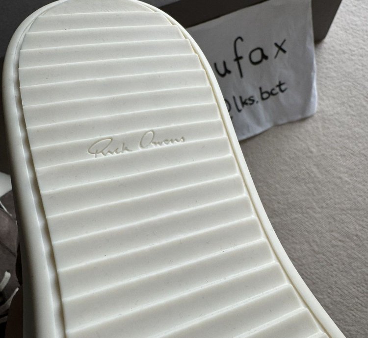 NEW RARE SAMPLE FW22 STROBE SUEDE LEATHER GEOBASKET