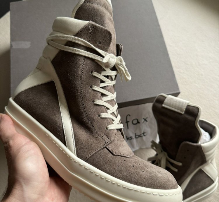NEW RARE SAMPLE FW22 STROBE SUEDE LEATHER GEOBASKET