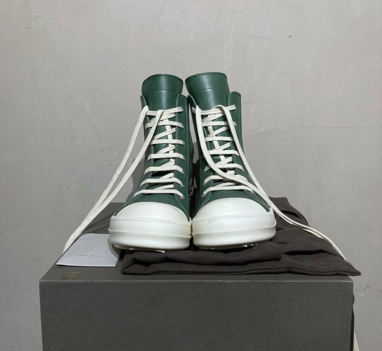 NEW TEAL MILK RAMONES LEATHER 42 9US GHOST STROBE