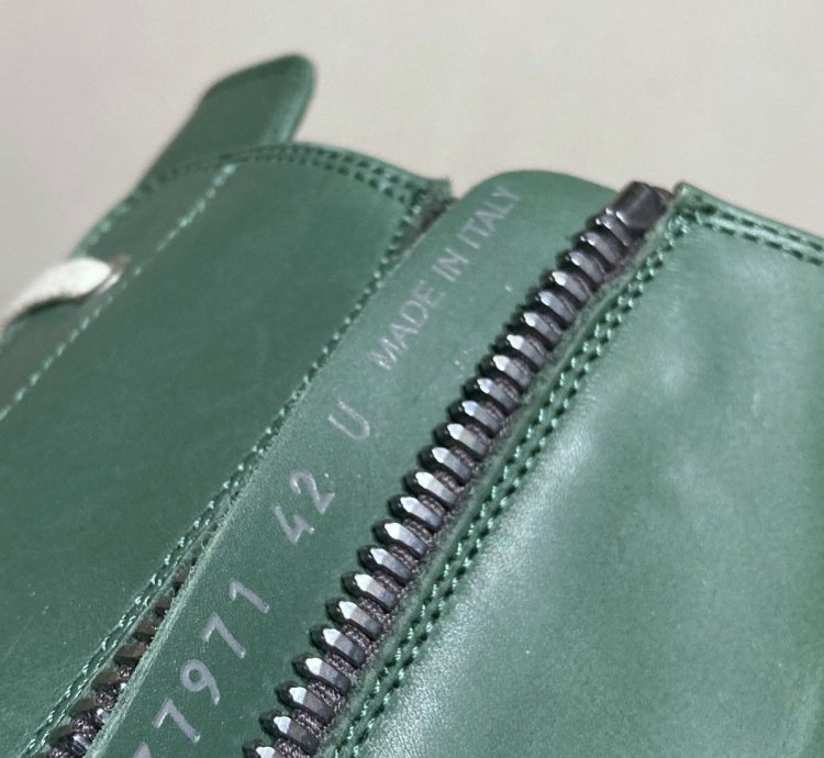 NEW TEAL MILK RAMONES LEATHER 42 9US GHOST STROBE
