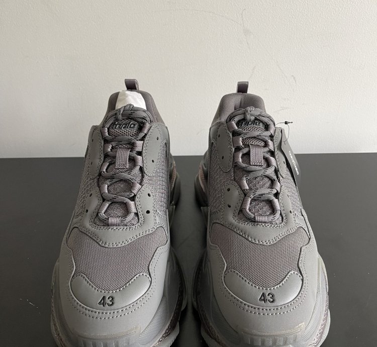 New Triple Sneakers (43) US 10