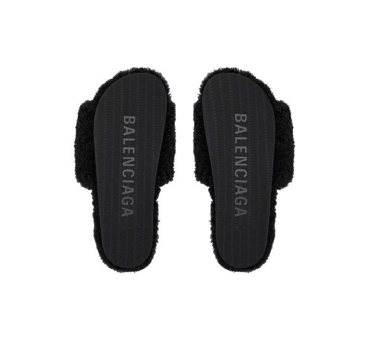 o1bcso1str1124 Furry Slides Towel in Black