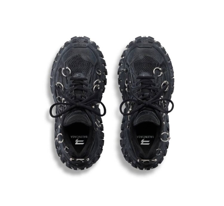 o1la1rc1a0325 Bouncer Screw Sneakers With Piercings in Black