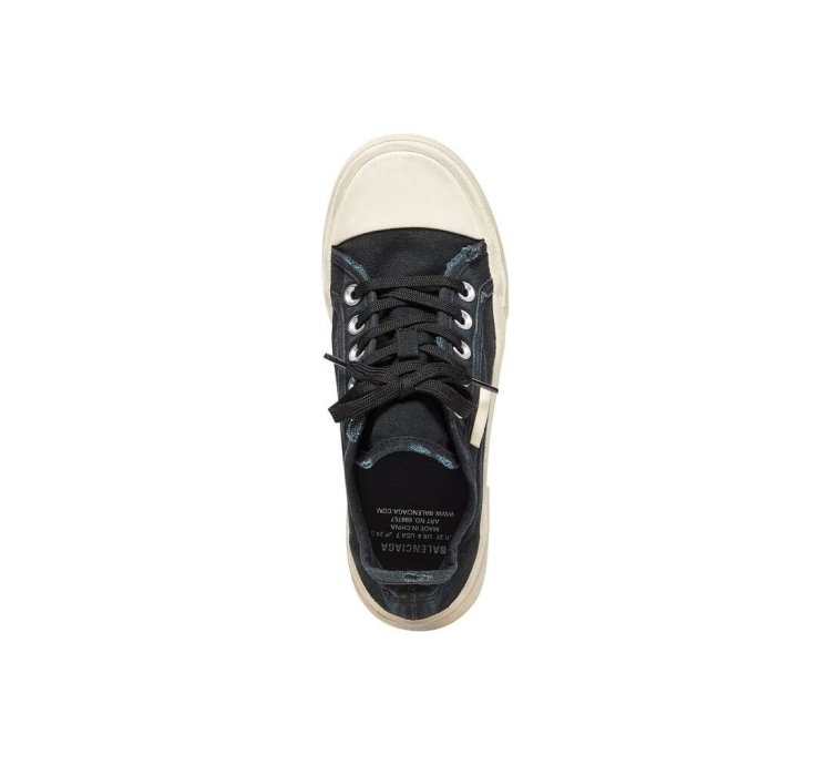 o1mt1gz0225 Paris Low Top Sneakers in Black White