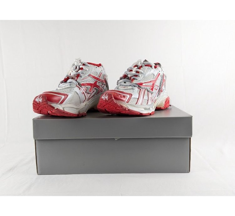 o1rshd1 Bicolor Mesh Runner in White Red