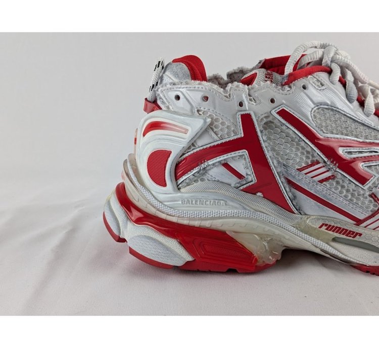 o1rshd1 Bicolor Mesh Runner in White Red