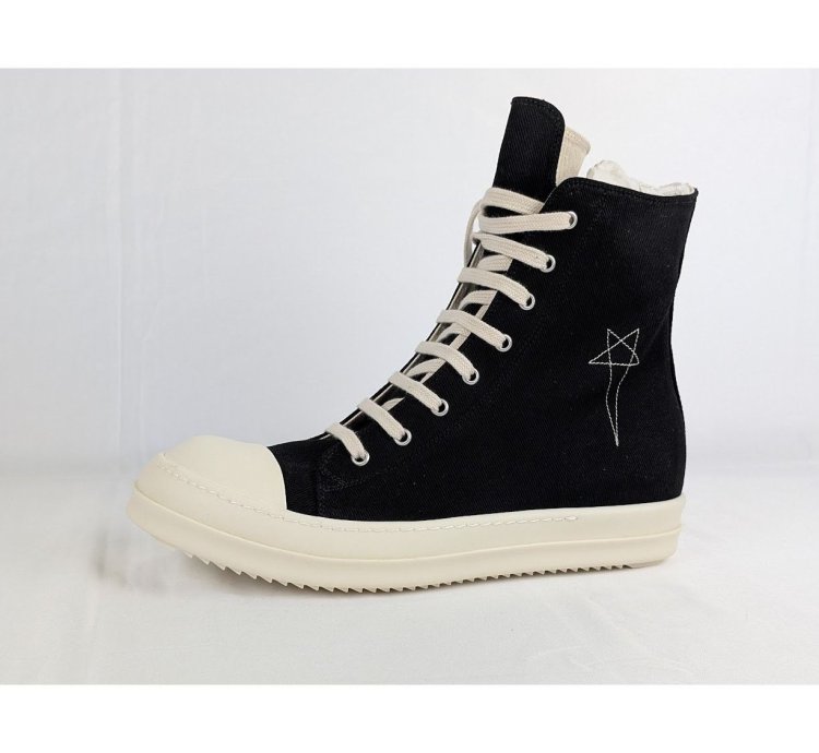 o1rshd1 High-Top Sneakers in Black Milk