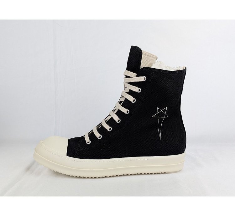 o1rshd1 High-Top Sneakers in Black Milk
