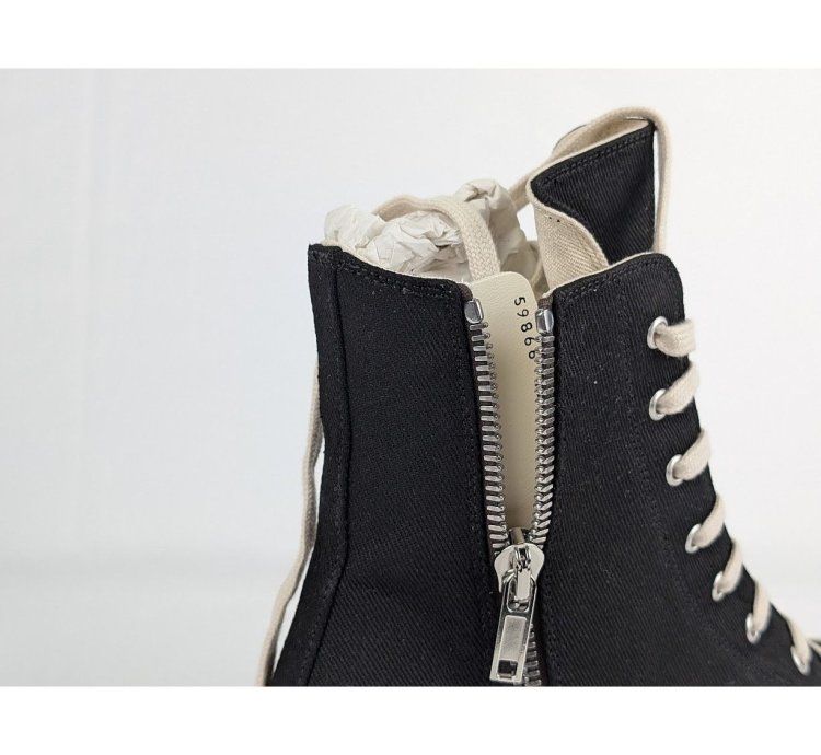o1rshd1 High-Top Sneakers in Black Milk