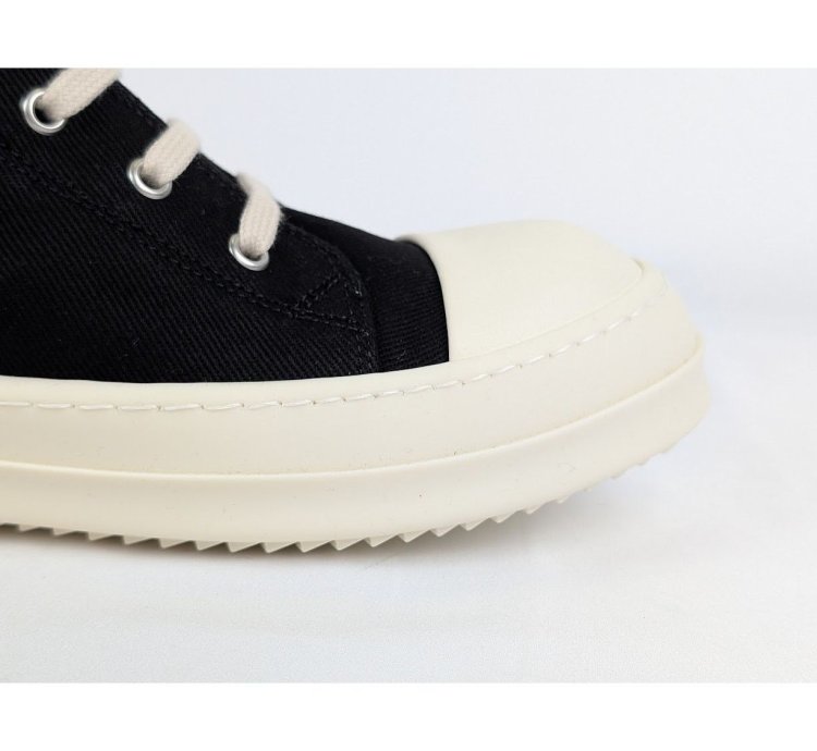 o1rshd1 High-Top Sneakers in Black Milk
