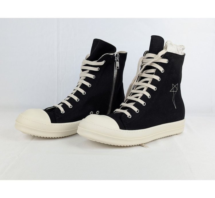 o1rshd1 High-Top Sneakers in Black Milk