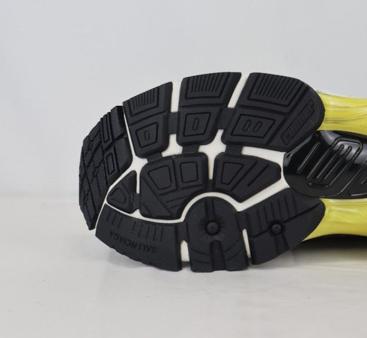 o1rshd1 Low Top Sneakers in Blue Yellow