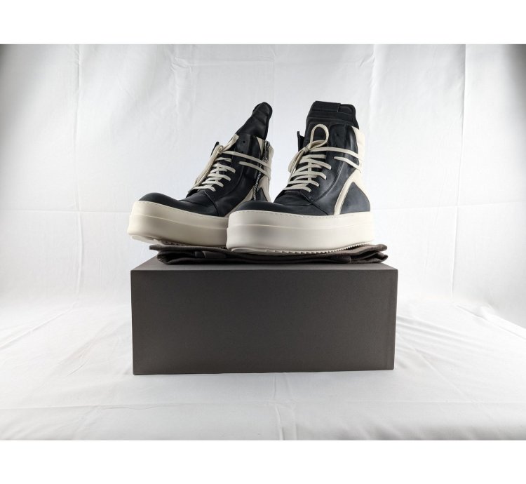 o1rshd1 Mega Bumper Geobasket Sneakers in Black Milk