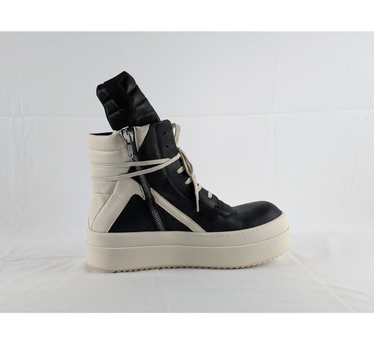 o1rshd1 Mega Bumper Geobasket Sneakers in Black Milk