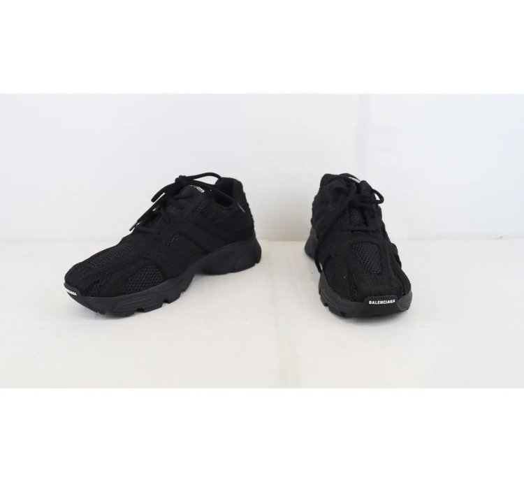 o1rshd1 Monocolor Fabric Mesh Phantom Sneaker in Black