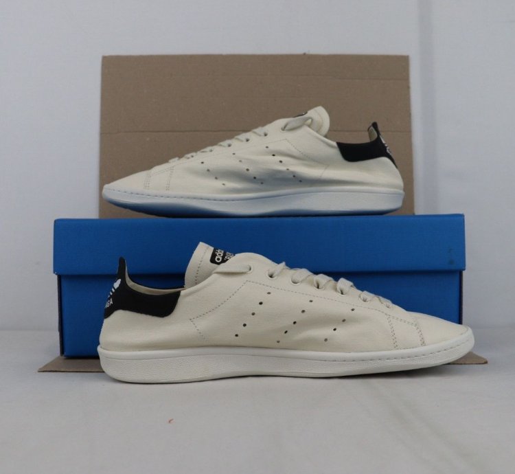 o1rshd1 Stan Smith Adidas Sneakers in Off-White