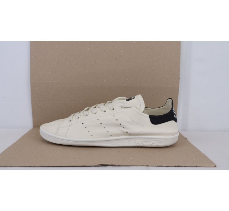 o1rshd1 Stan Smith Adidas Sneakers in Off-White