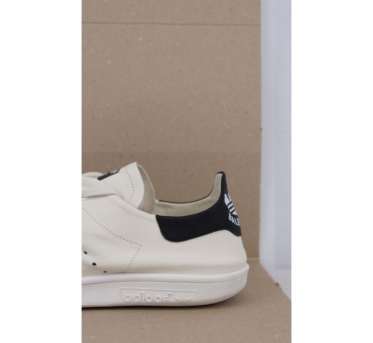 o1rshd1 Stan Smith Adidas Sneakers in Off-White