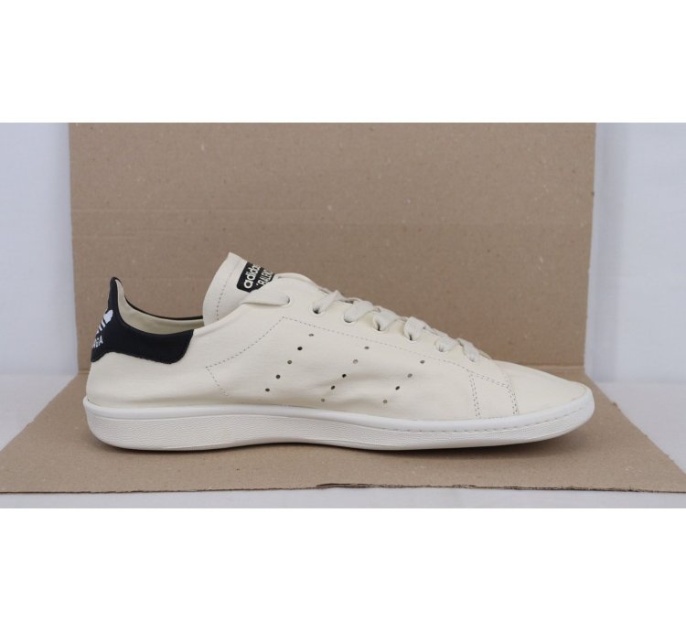 o1rshd1 Stan Smith Adidas Sneakers in Off-White