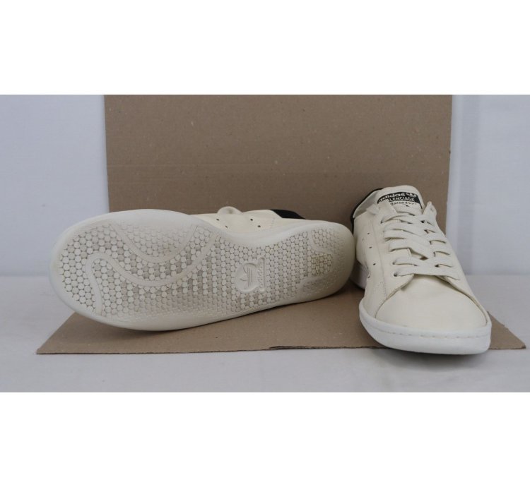 o1rshd1 Stan Smith Adidas Sneakers in Off-White