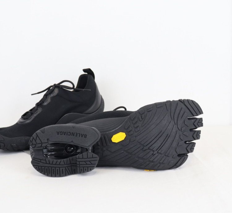 o1rshd1 Toe Low Top Knit LF Monocolor Sneaker shoe in Black