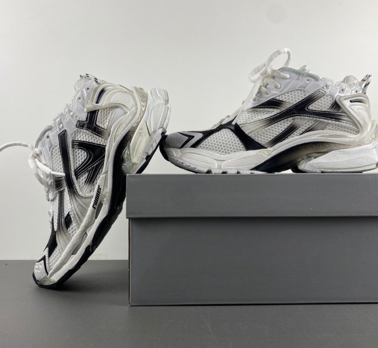 Balenciaga Runner White Black Gradient