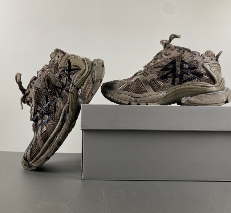 Balenciaga Runner Graffiti White