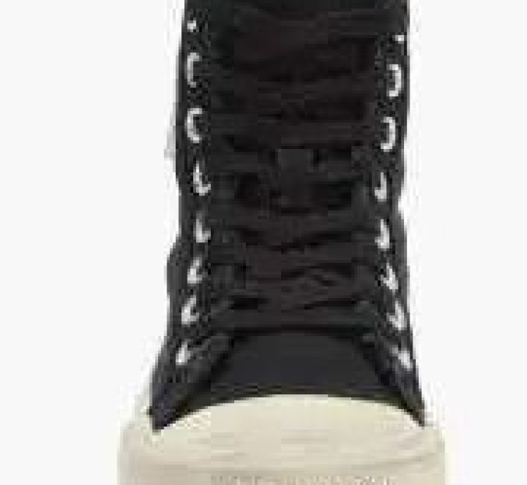 o1w1db10425 Paris High Top Sneakers in Black