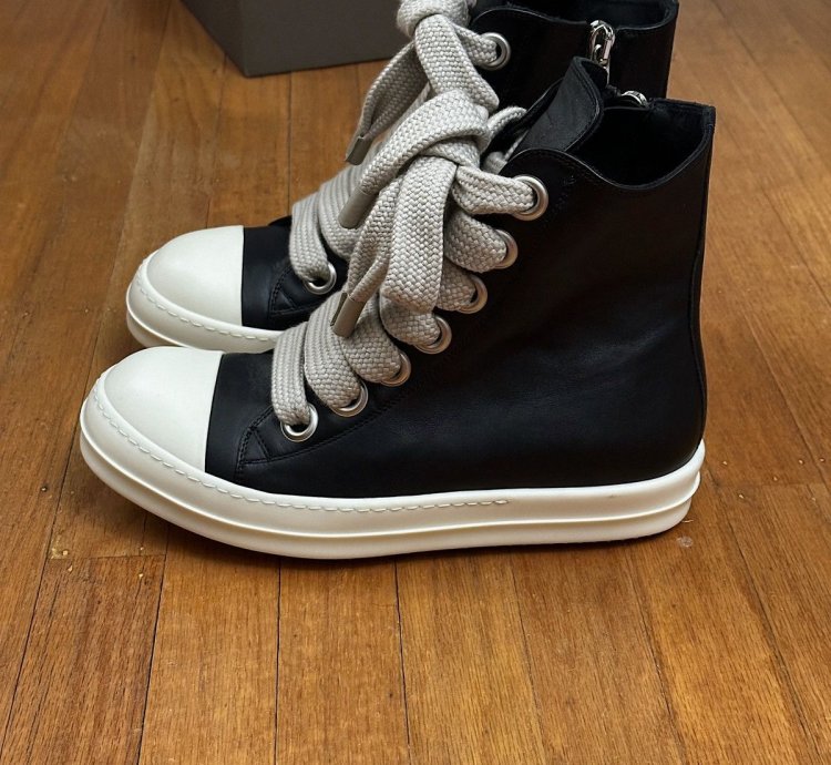 OG Jumbo Lace mainline Ramones (brand new in box)