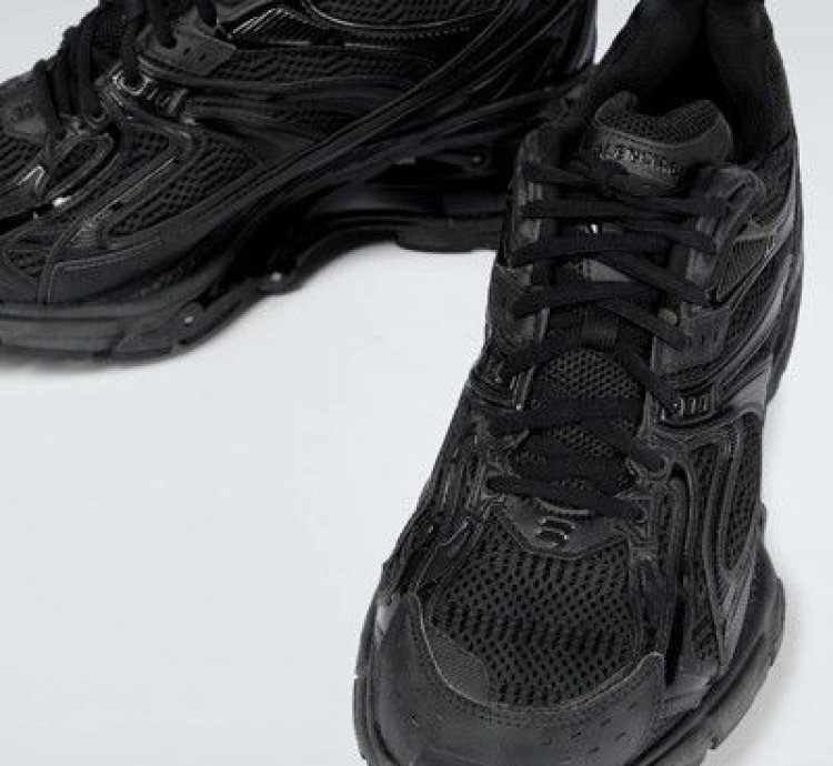 os11x0224 -Pander Sneakers in Black