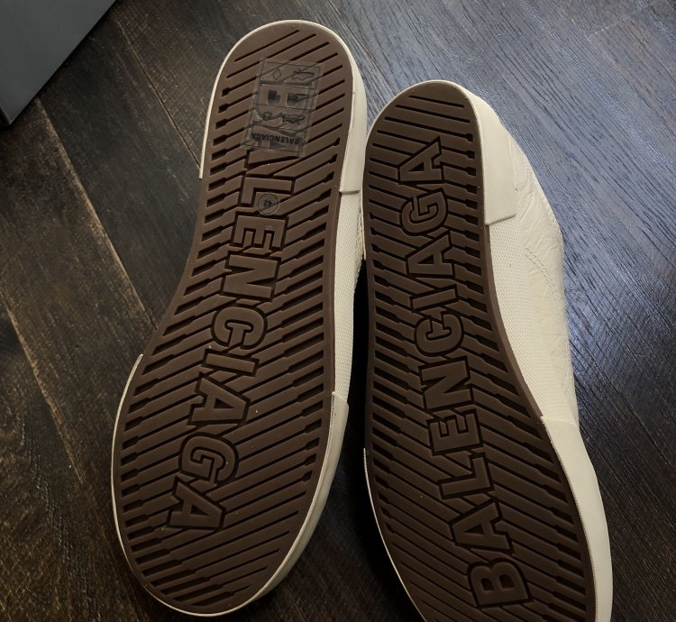 Paris leather low-top sneaker
