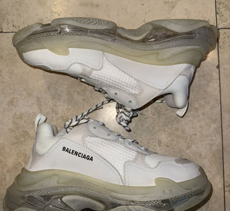 RARE BALENCIAGA TRIPLE OFFWHITE SNEAKERS