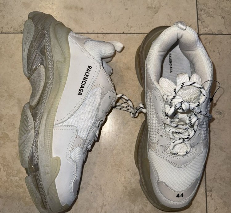 RARE BALENCIAGA TRIPLE OFFWHITE SNEAKERS