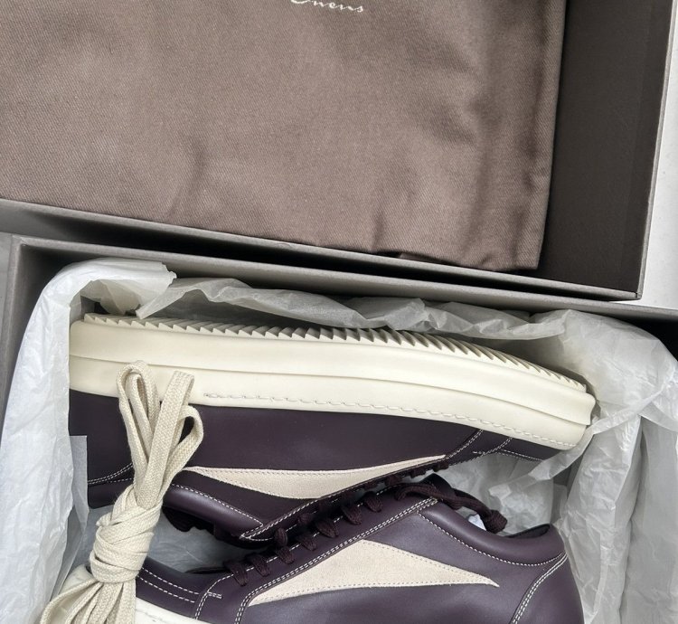 RARE Vintage Sneakers in Amethyst