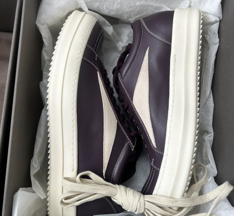 RARE Vintage Sneakers in Amethyst